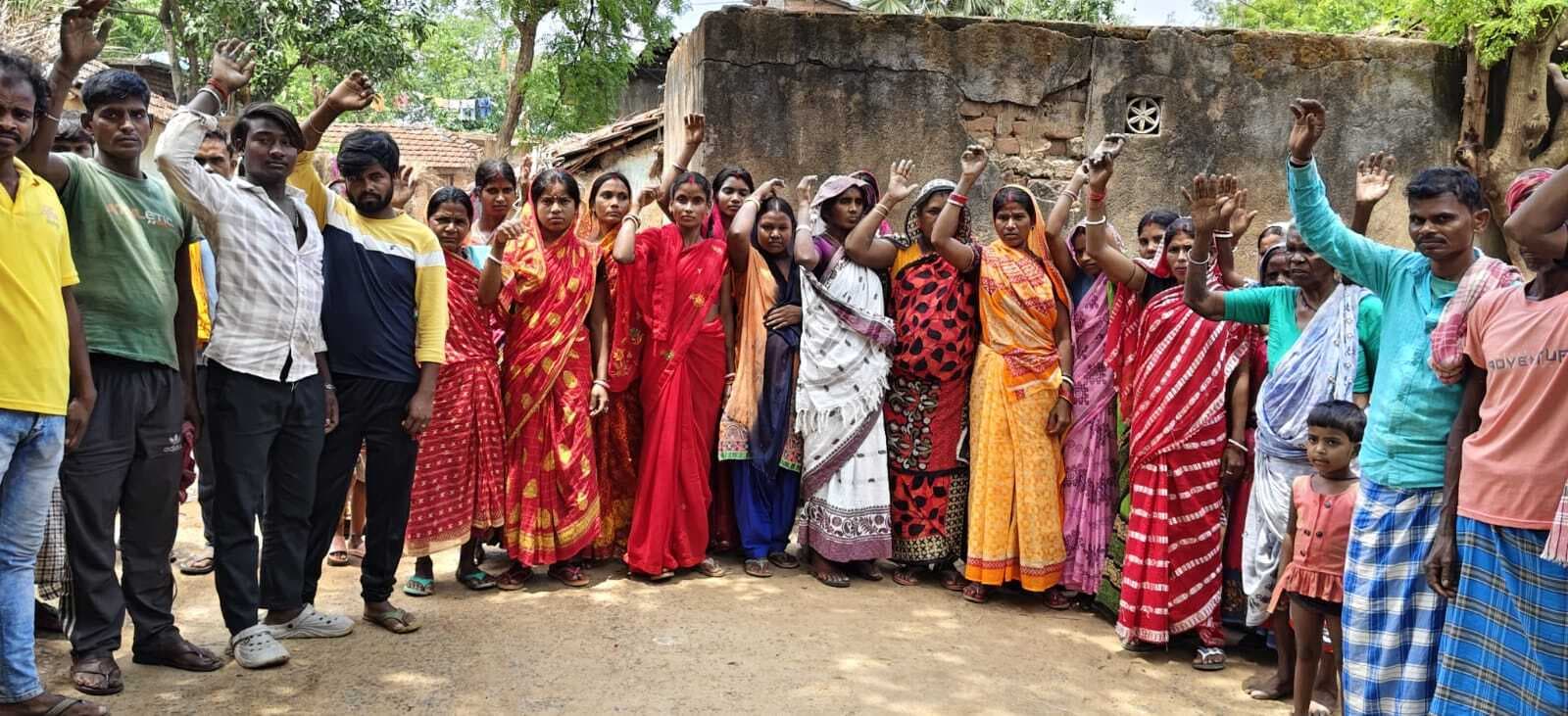 पतरापाड़ा के ग्रामीणों ने की आवास योजना का लाभ देने की मांग