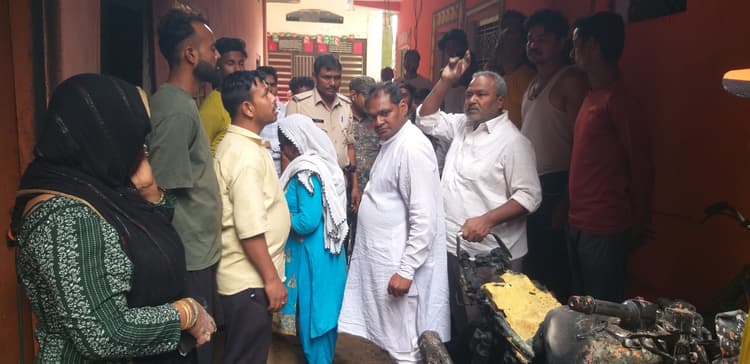 पेज चार के लिए- नील कोठी में खाना बनाते समय गैस सिलिंडर में लगी आग, महिला झुलसी