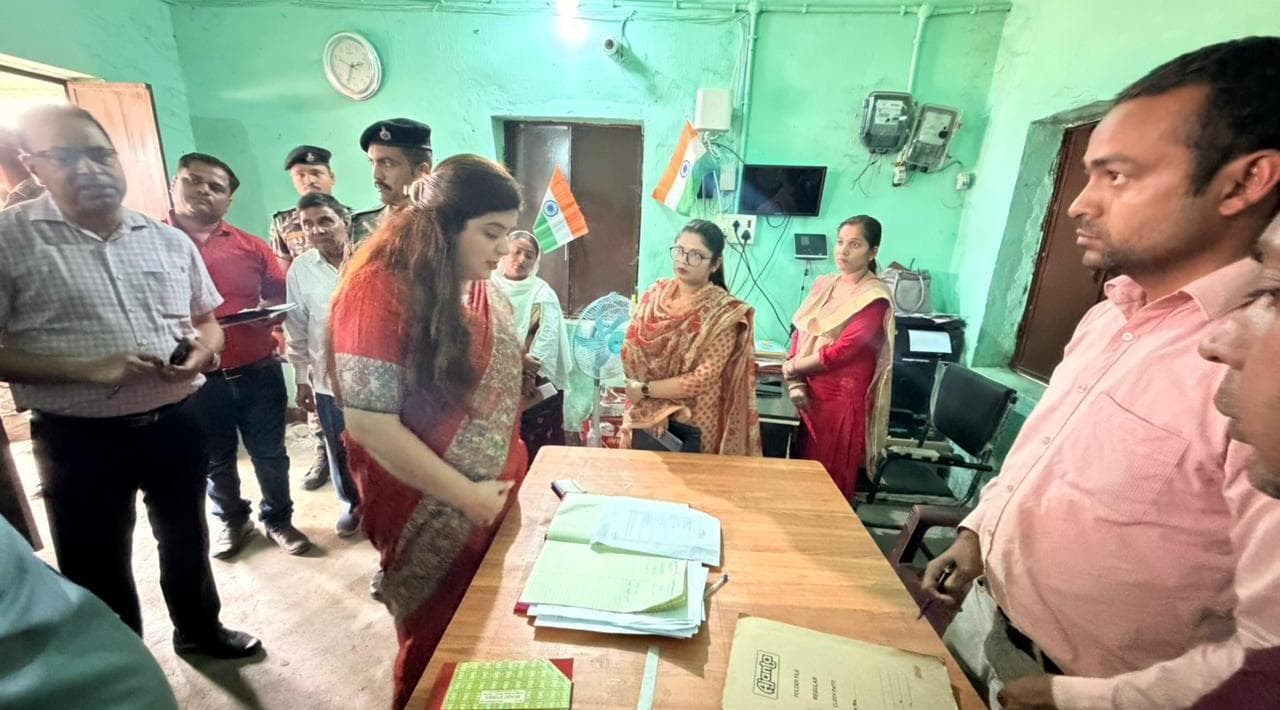 डीएम ने सहयोग शिविर की तैयारियों का लिया जायजा, समय पर निष्पादन के दिए निर्देश