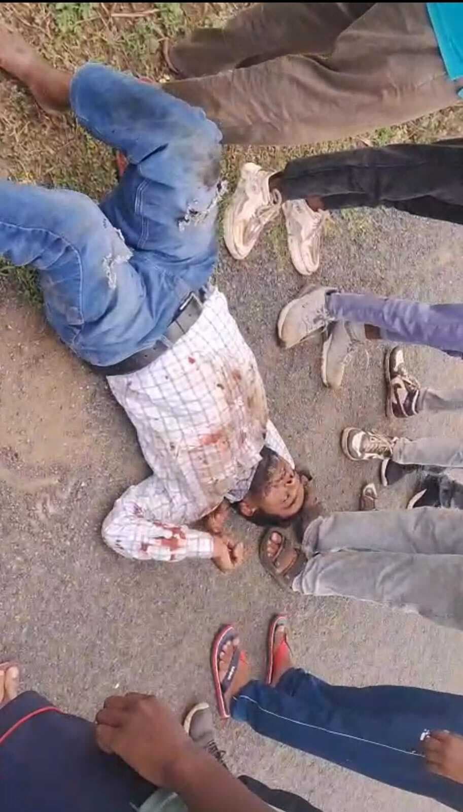 हादसा : गड्ढे में अनियंत्रित होकर बाइक चालक पुल से नीचे गिरा, घायल