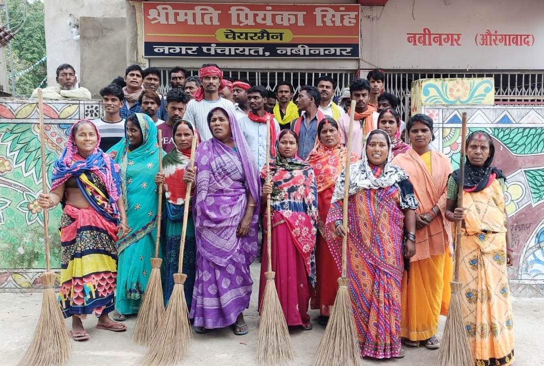 हड़ताल से थमी सफाई व्यवस्था,  नवीनगर शहर में में कूड़े का अंबार