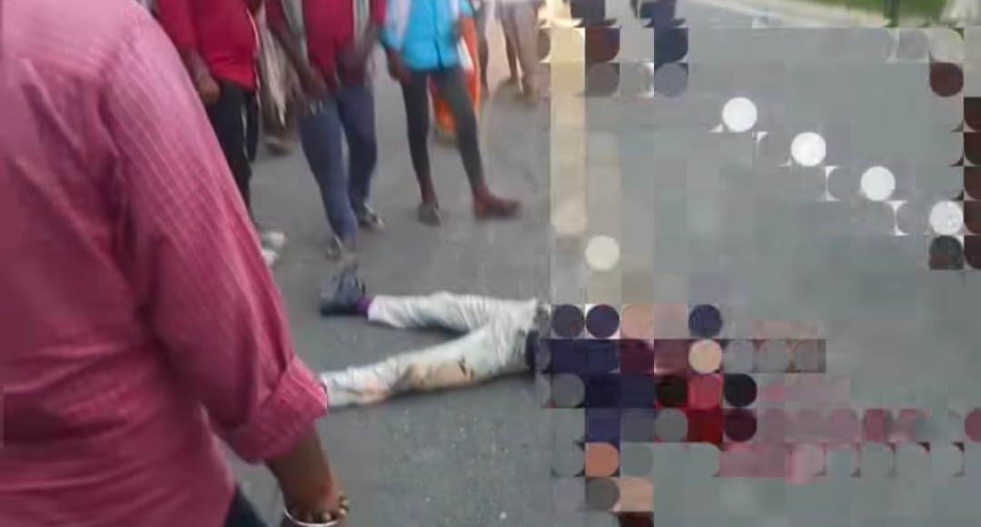 कटिहार-पूर्णिया सड़क के पलटनिया चौक के पास सड़क हादसा