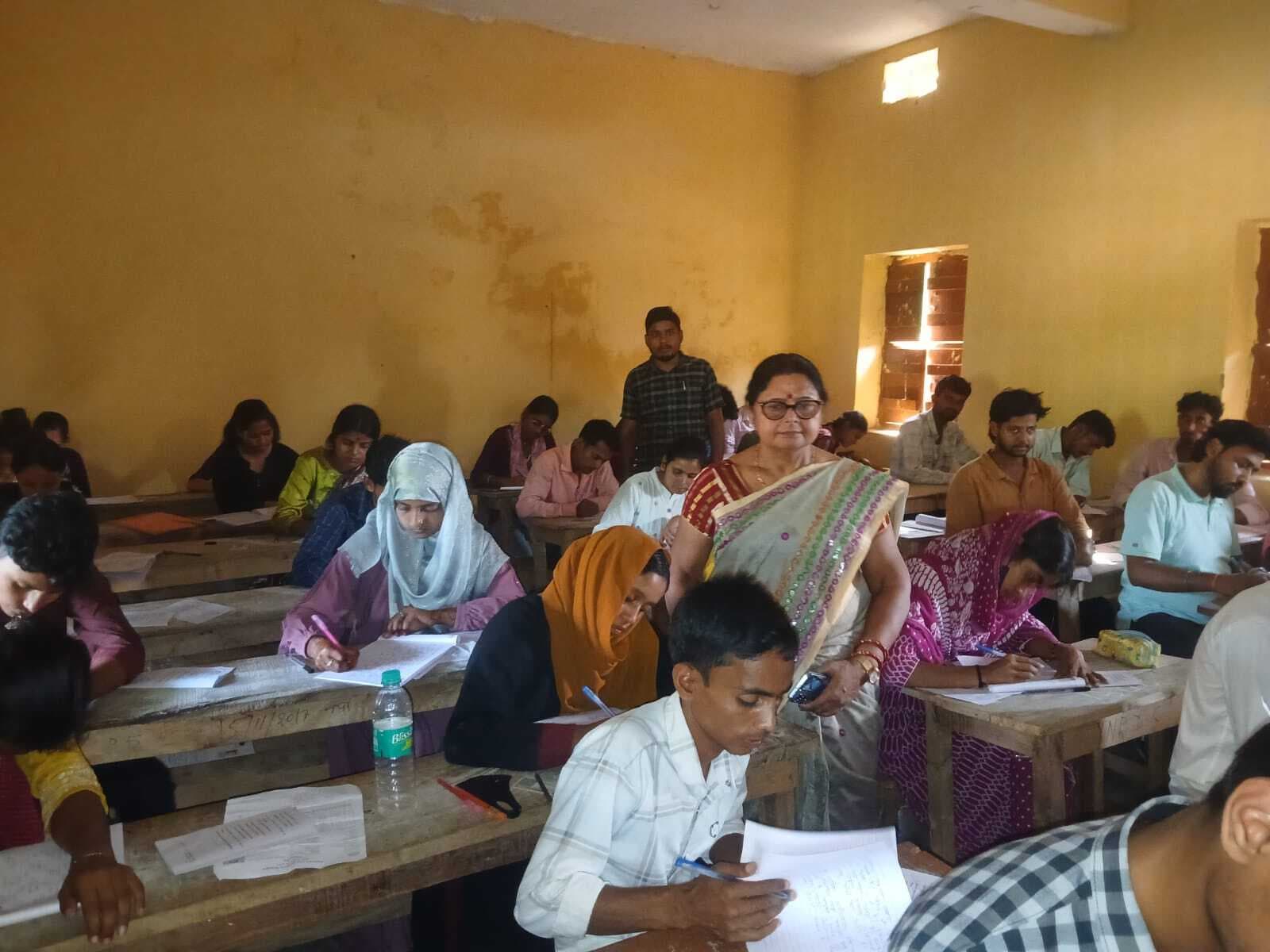 थर्ड सेमेस्टर की परीक्षा शांतिपूर्वक संपन्न