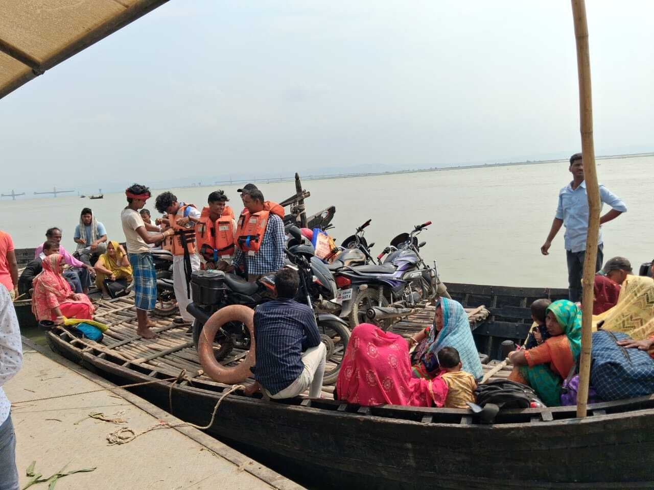 विक्रमशिला पुल बंद: मनिहारी गंगा घाट बना लाइफलाइन