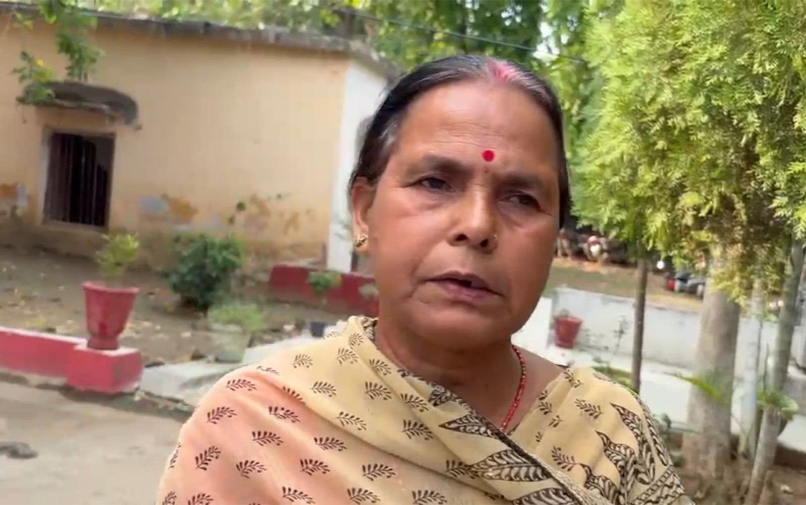 महिला स्वस्थ्यकर्मी से तीन लाख 30 हजार रुपये की हुई छिनतई