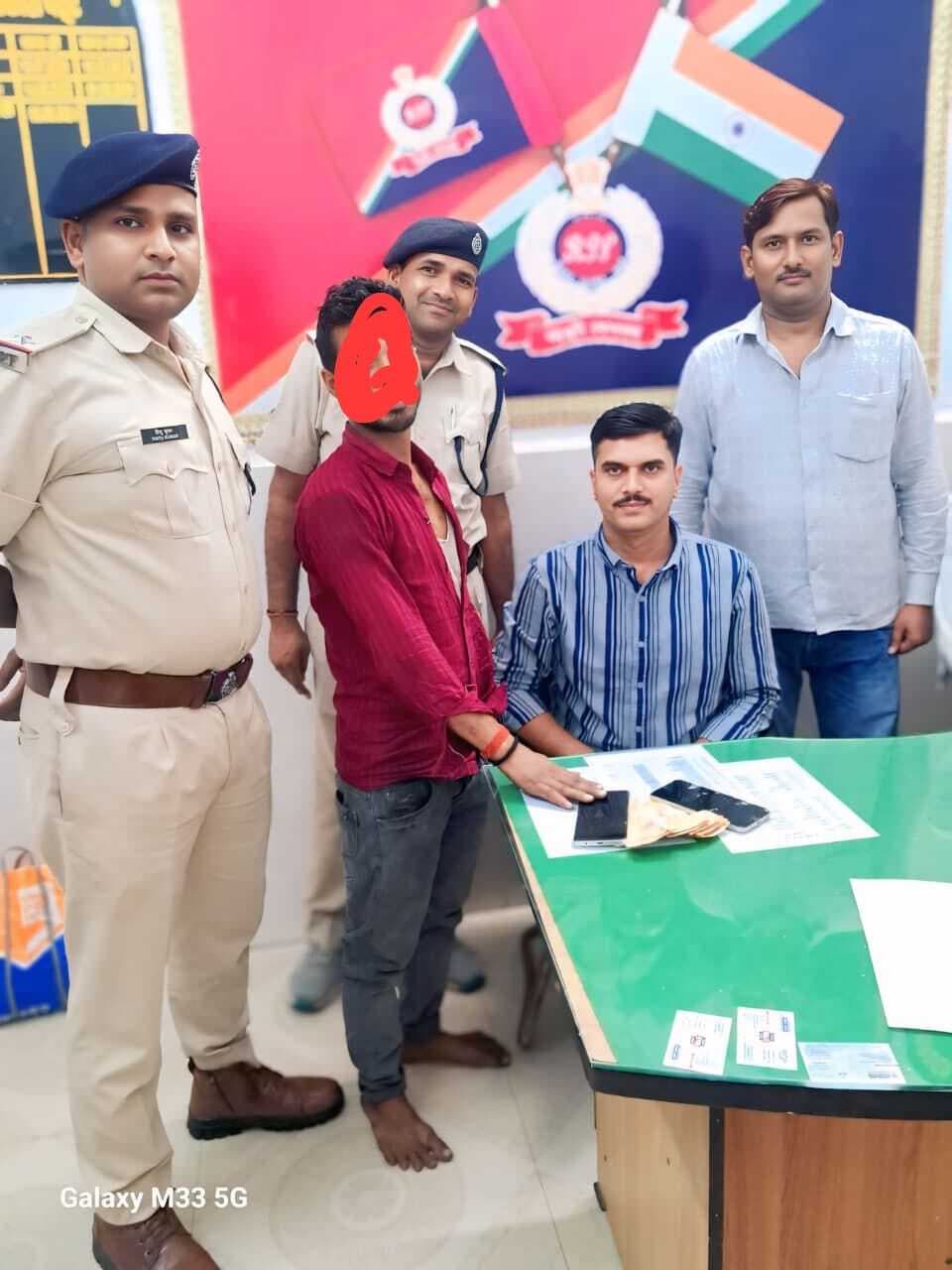 चोरी के दो मोबाइल के साथ एक उचक्का को आरपीएफ ने किया गिरफ्तार