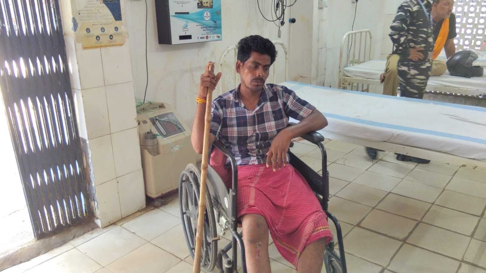 दो बाइक की टक्कर में चालक का टूटा पैर, रेफर