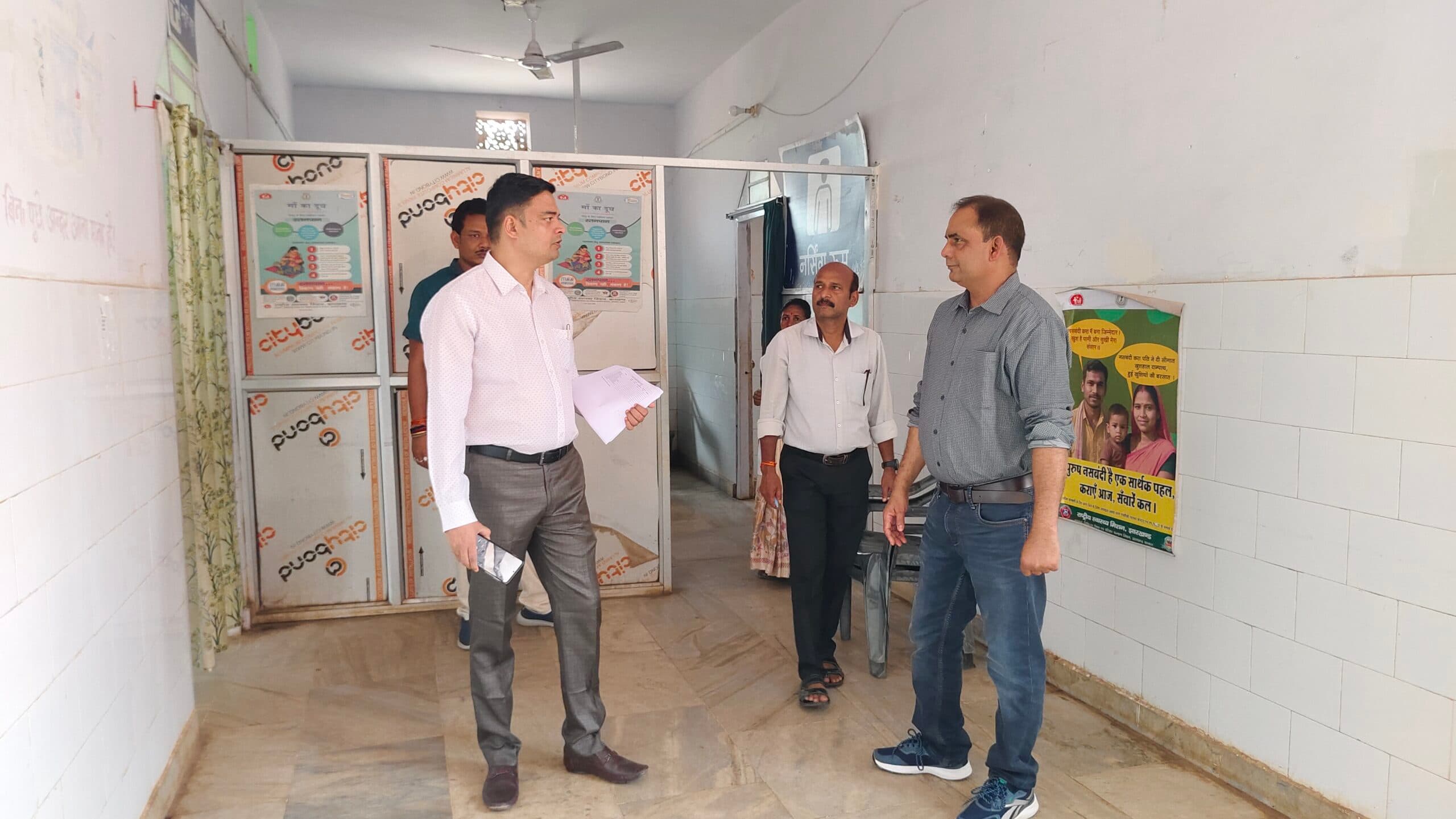 प्रसव कक्षा में बिजली की वैकल्पिक व्यवस्था का लिया जायजा
