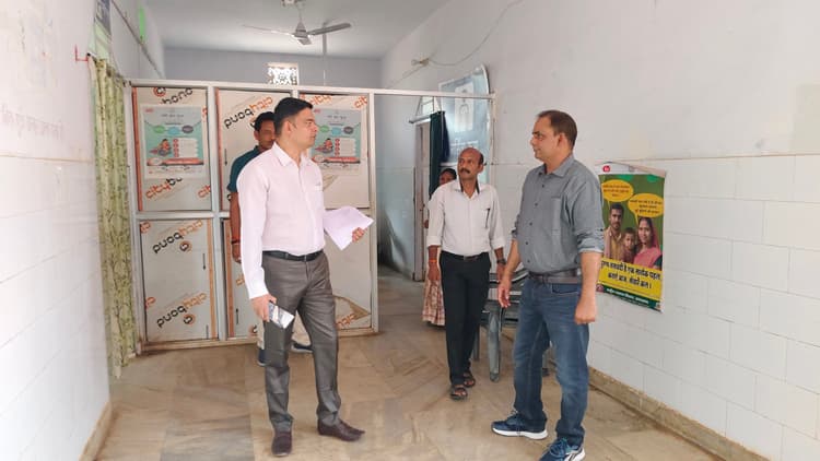 प्रसव कक्षा में बिजली की वैकल्पिक व्यवस्था का लिया जायजा