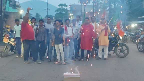 भाजपा कार्यकर्ताओं ने बोआरीजोर में मनाया जीत का जश्न