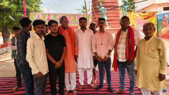 गोड्डा में सड़क सुरक्षा के लिए भाजपा किसान मोर्चा ने दिया धरना