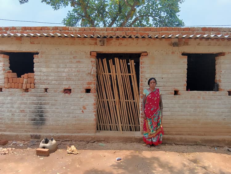Giridih News :सरकारी सिस्टम का हाल : मृत व्यक्ति ने की मजदूरी, रोजगार सेवक ने किया डिमांड