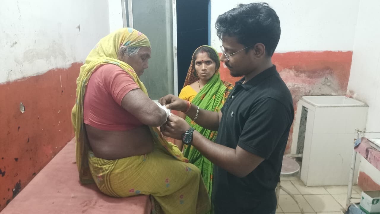 BANKA : सूखे पेड़ की टहनी को लेकर मारपीट, तीन जख्मी