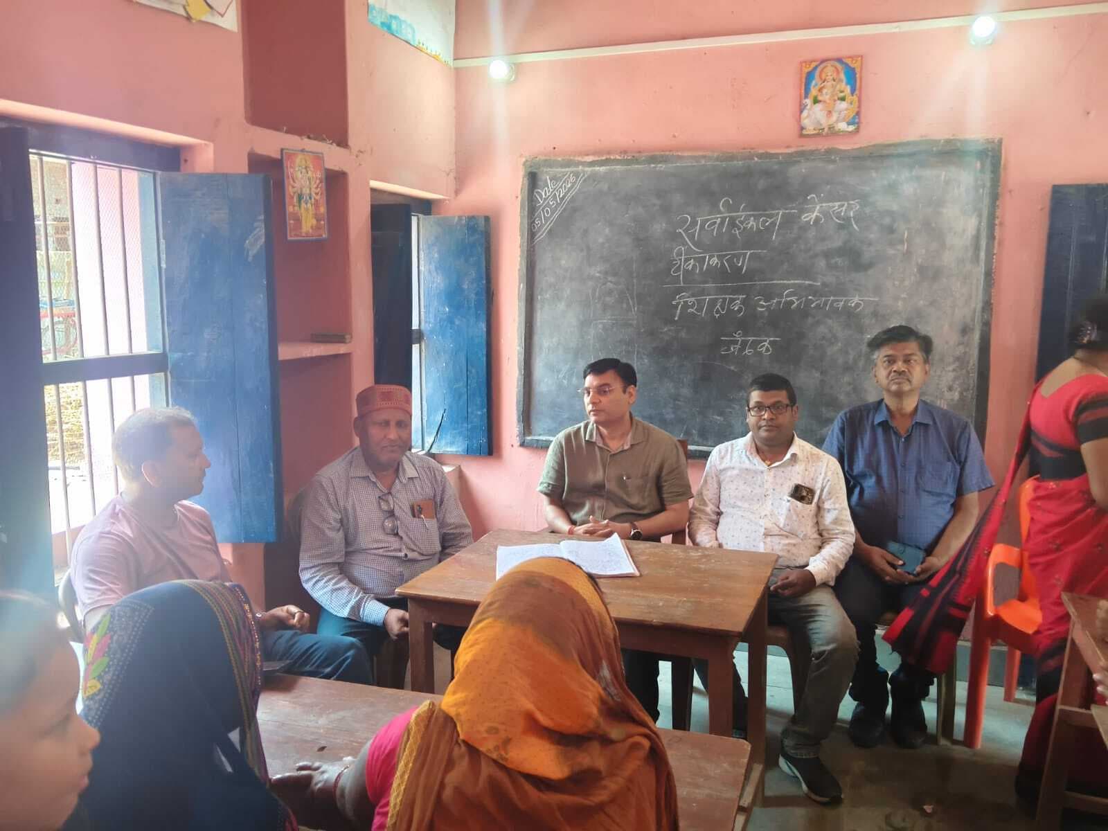 MADHEPURA : अफवाह के कारण टीका लेने से मना कर रहीं छात्राएं, समझाने पर हुईं तैयार