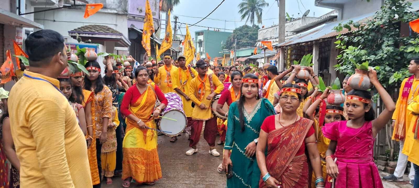 KATIHAR : संकीर्तन को लेकर निकाली गई शोभायात्रा