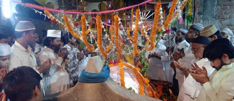 बड़े मौलाना दादा का 118वां वार्षिक उर्स अकीदत के साथ मना