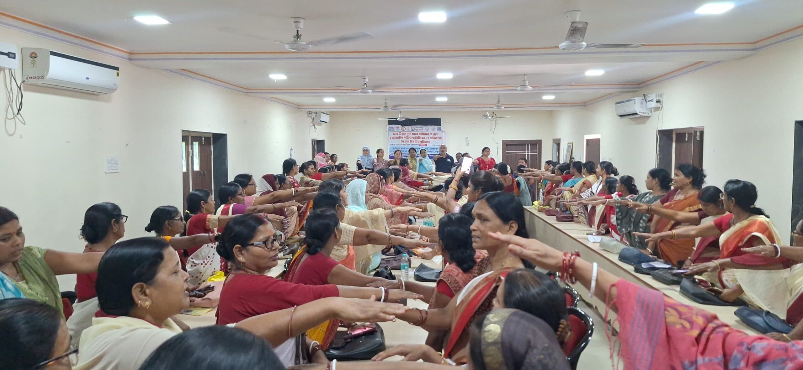 ARARIA : बाल विवाह मुक्त समाज बनाने के लिए महिला पर्यवेक्षिकाओं व सेविकाओं ने लिया संकल्प