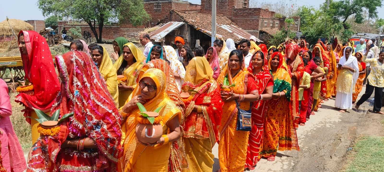रोझई में मां काली की प्राणप्रतिष्ठा को लेकर भव्य कलशयात्रा, भक्तिमय हुआ माहौल