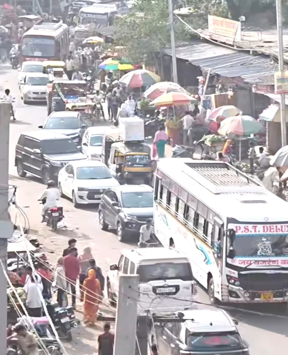 शादी सीजन में गोह बाजार बेहाल, जाम और अतिक्रमण से व्यापार ठप