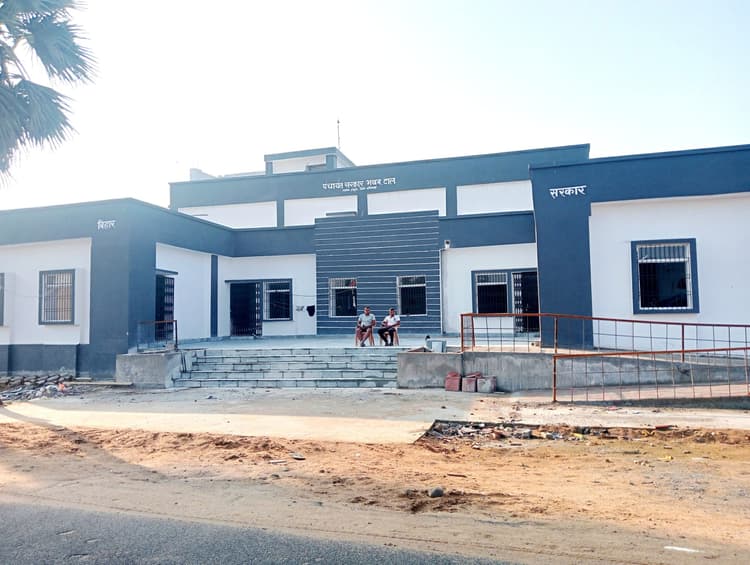 पंचायत सरकार भवन बनकर तैयार, उद्घाटन का इंतजार