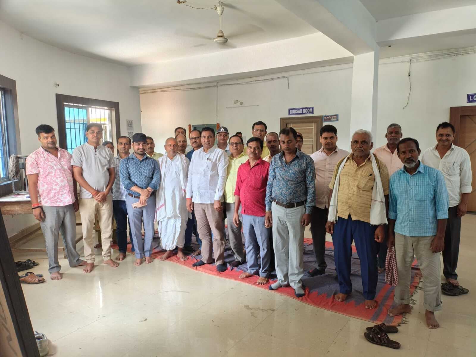टीएस कॉलेज हिसुआ के कर्मियों की कलम बंद हड़ताल शुरू