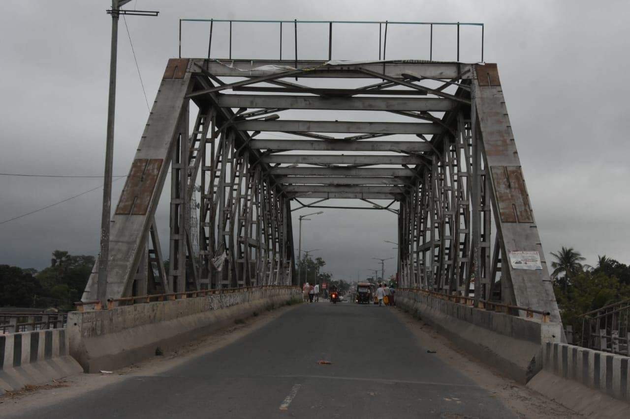 विक्रमशिला के बाद पूर्णिया में खुश्कीबाग फ्लाइओवर बजा रहा खतरे की घंटी