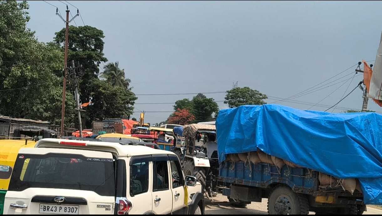 मक्का सीजन में भवानीपुर में लंबा जाम, सुबह होते ही सड़कों पर रेंगने लगते हैं वाहन