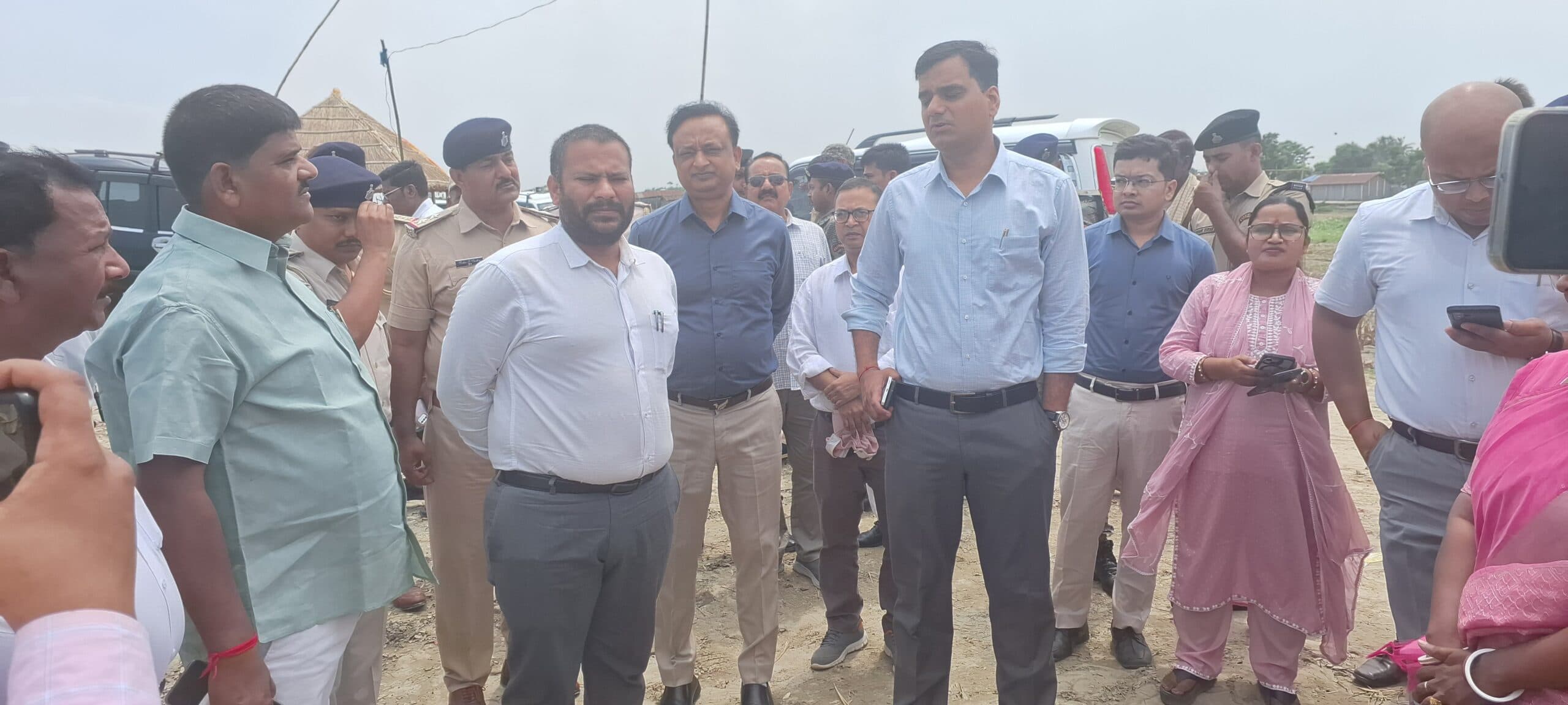 डीएम ने खेरिया घाट के निर्माणाधीन बांध का लिया जायजा