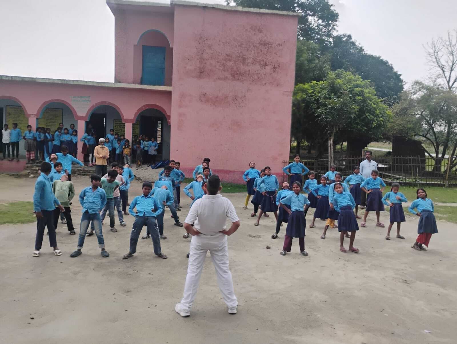 सीमा क्षेत्र में योग का संदेश, एसएसबी ने विद्यालयों में चलाया विशेष अभियान