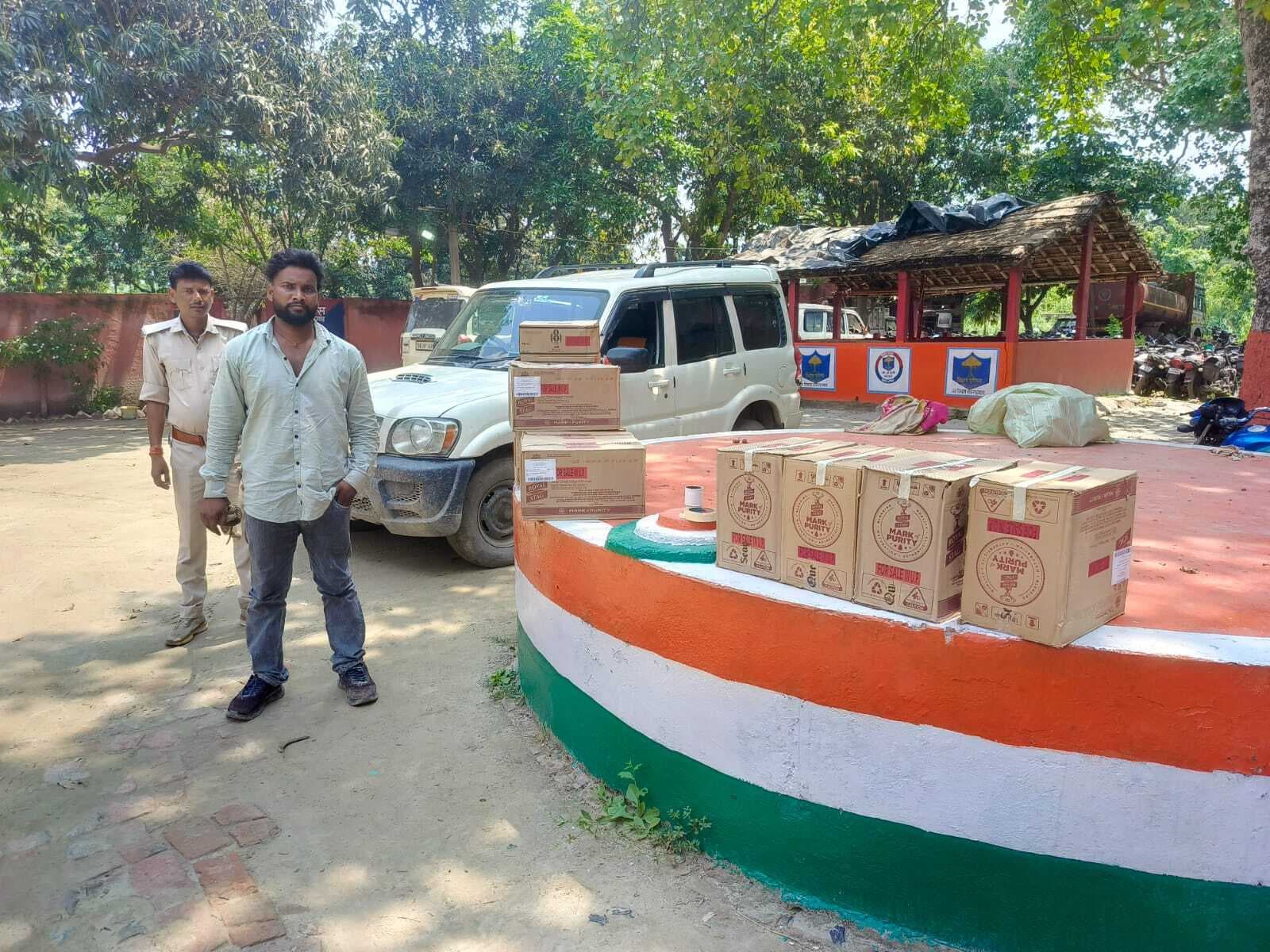 Gopalganj News : सलेहपुर में 124 लीटर विदेशी शराब जब्त, चंपारण का तस्कर गिरफ्तार