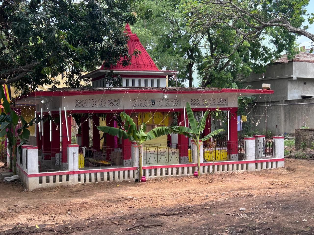 Deoghar news : महारुद्र यज्ञ में मंत्रोचार से गुंजायमान हुआ बम-बम बाबा कुटिया, कलश यात्रा के साथ अनुष्ठान का शुभारंभ