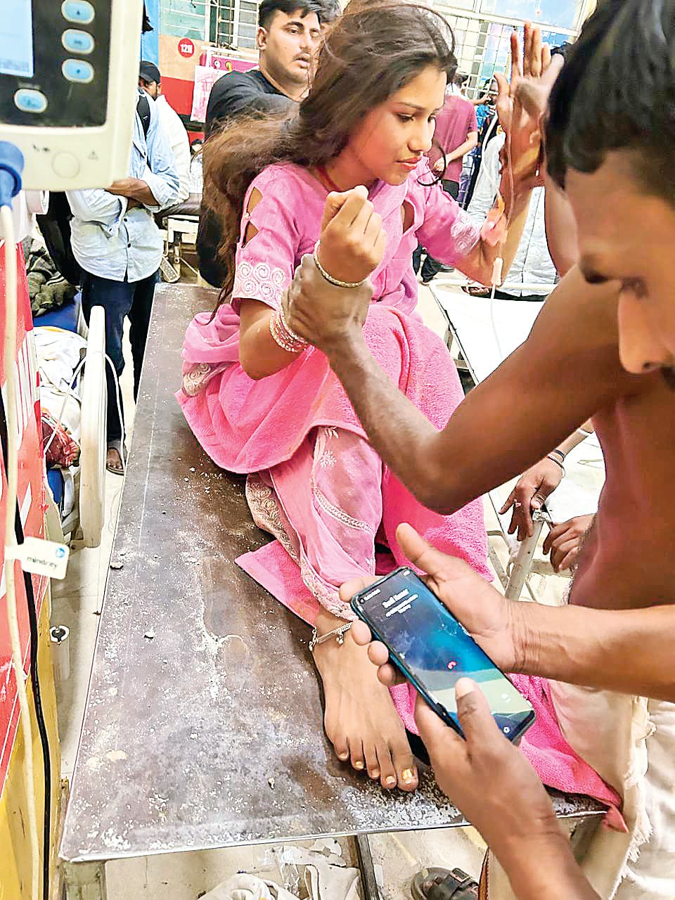 गया में दर्दनाक हादसा: 11 हजार वोल्ट के हाईटेंशन तार से टकराया डीजे, करेंट की चपेट में आये आठ बच्चे बुरी तरह घायल