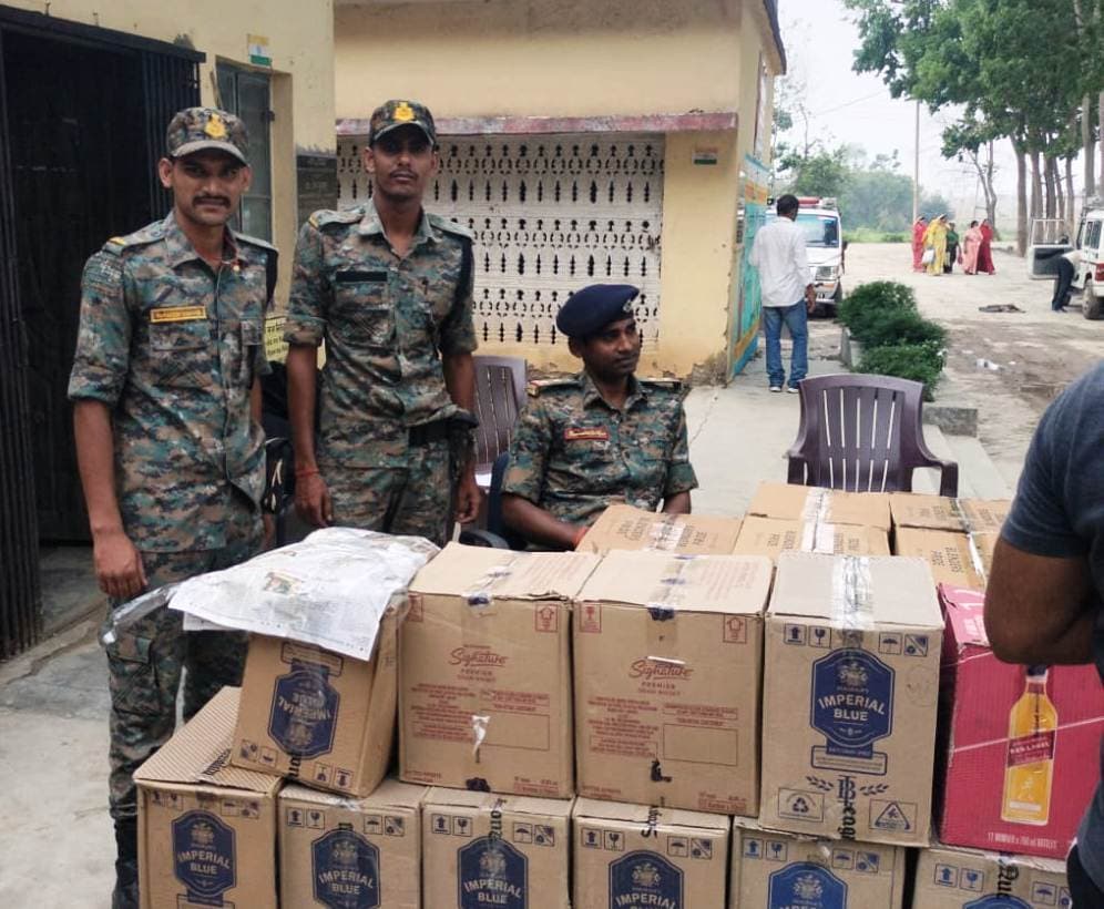 स्काॅर्पियो से 420 बोतल विदेशी शराब बरामद, तस्कर फरार