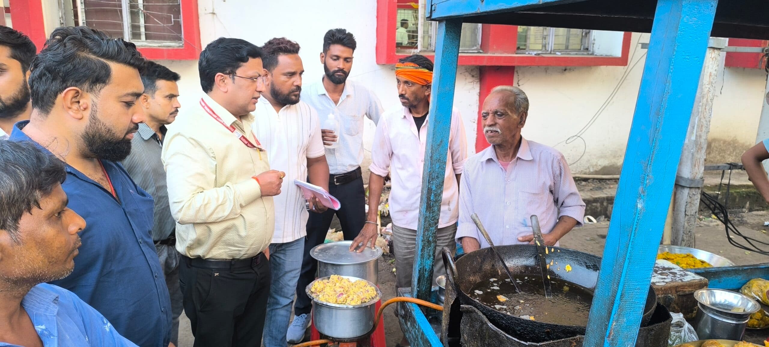 Giridih News :शहर में स्ट्रीट फूड दुकानों की जांच, 12 को नोटिस