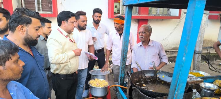 Giridih News :शहर में स्ट्रीट फूड दुकानों की जांच, 12 को नोटिस