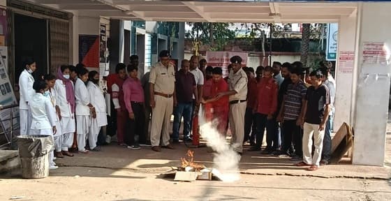 सदर अस्पताल में स्वास्थ्य कर्मियों को दिया गया अग्निशमन प्रशिक्षण