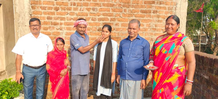 Bokaro News : खैराचातर की छोटी कुमारी इंटर आर्ट्स में स्टेट टॉपर