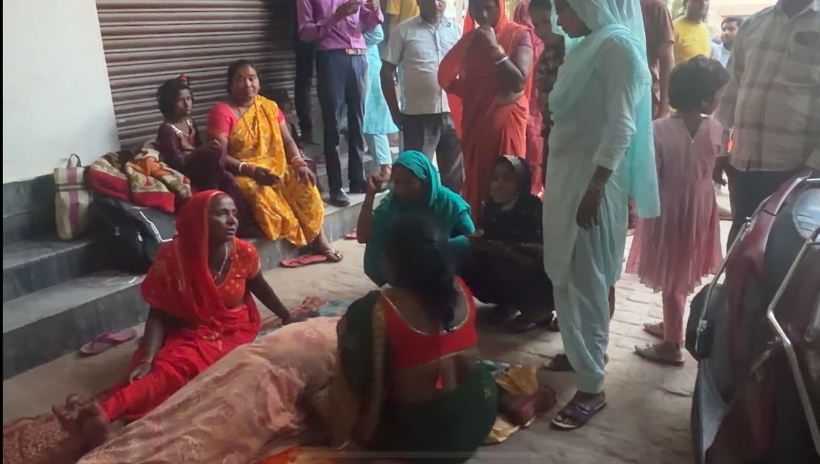 PURNIA : टांसिल के ऑपरेशन में काट दी सांस की नली,  मौत के बाद किया रेफर, जमकर हंगामा, डाक्टर फरार