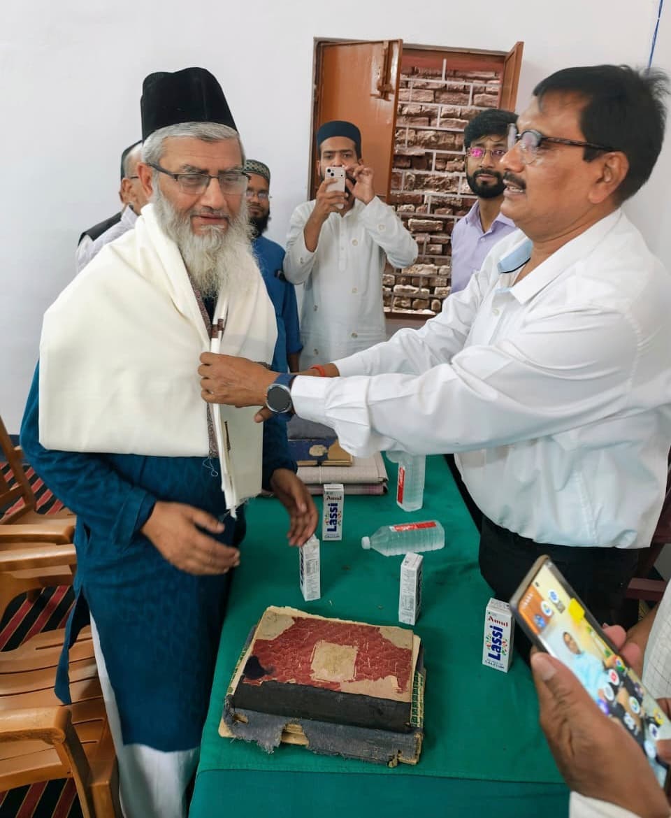 पांडुलिपियों को संरक्षित करने के लिए एचएम सम्मानित