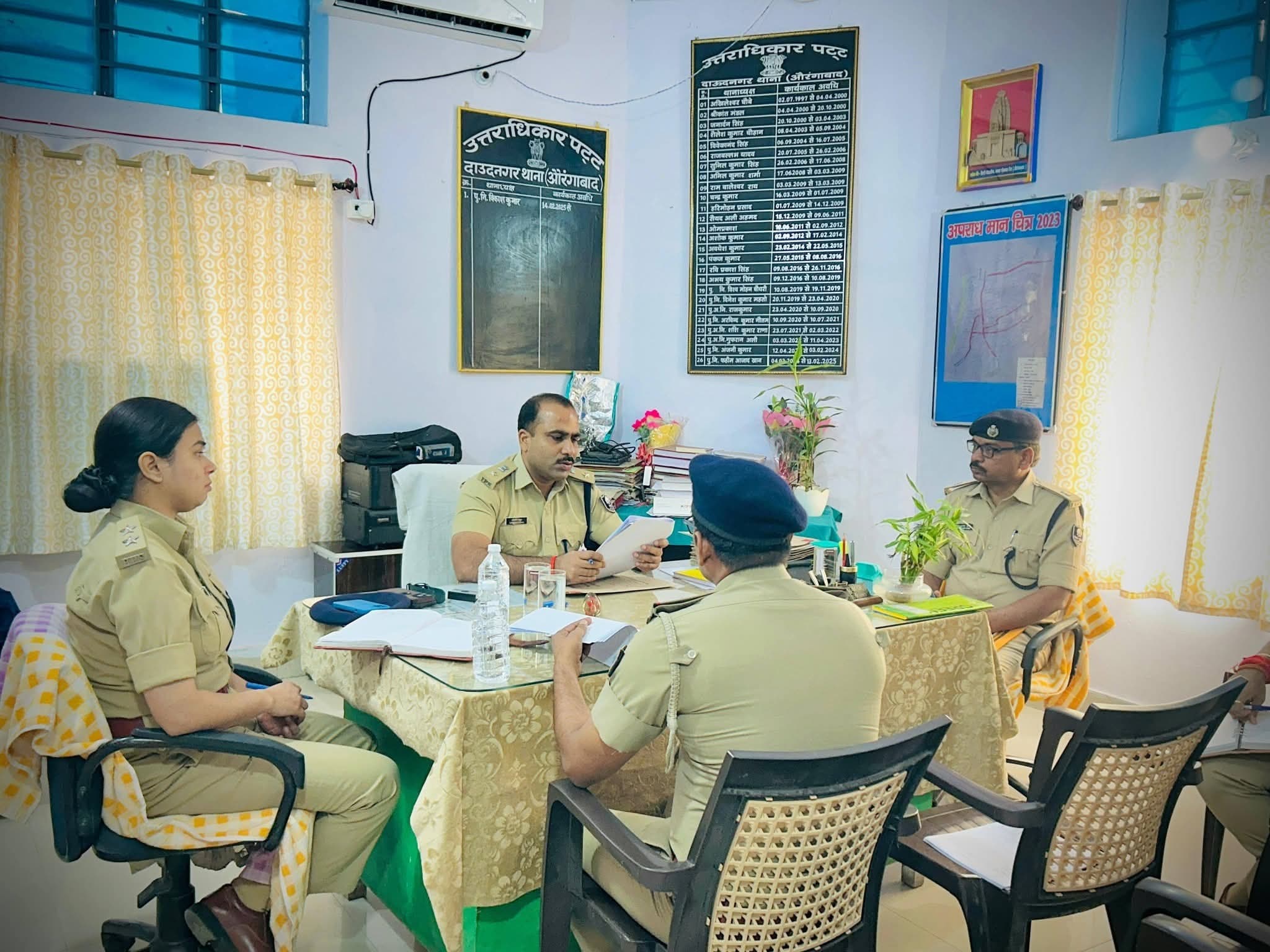 फरियादियों के साथ बेहतर व्यवहार और जवाबदेह पुलिसिंग पर विशेष जोर