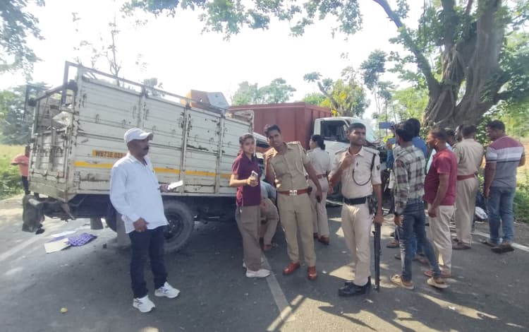 डाक पार्सल गाड़ी से भिड़ी पिकअप वैन, चालक समेत चार घायल, तीन गंभीर