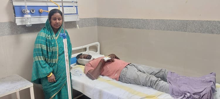 बिजली ठीक करने पोल पर चढ़ा मिस्त्री, गिरकर हुआ घायल