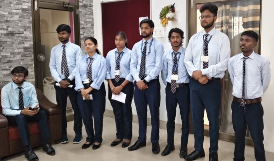 प्लेसमेंट ड्राइव में अल्ट्रावॉयलेट ऑटोमोटिव ने किया वीवीआईटी के 18 छात्रों का  चयन