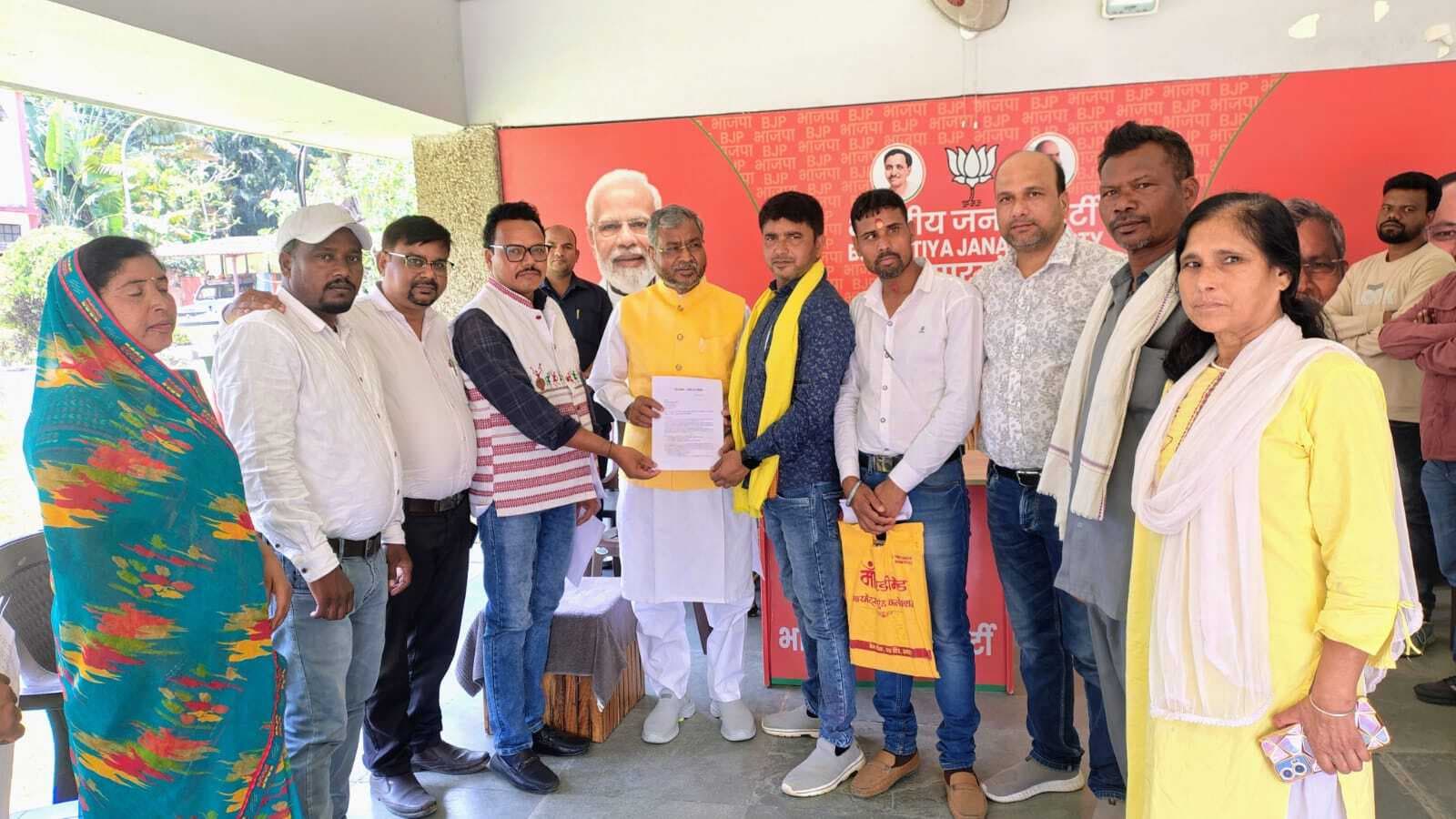 बाबूलाल से मिले तमाड़ के लोगों ने पीजी कॉलेज आंदोलन के लिए समर्थन मांगा
