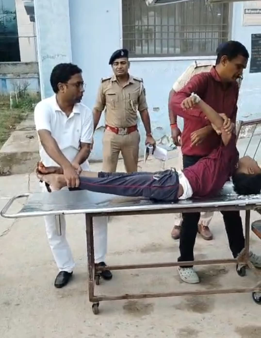 सड़क हादसे में मामा की मौत, भांजा गंभीर रूप से घायल