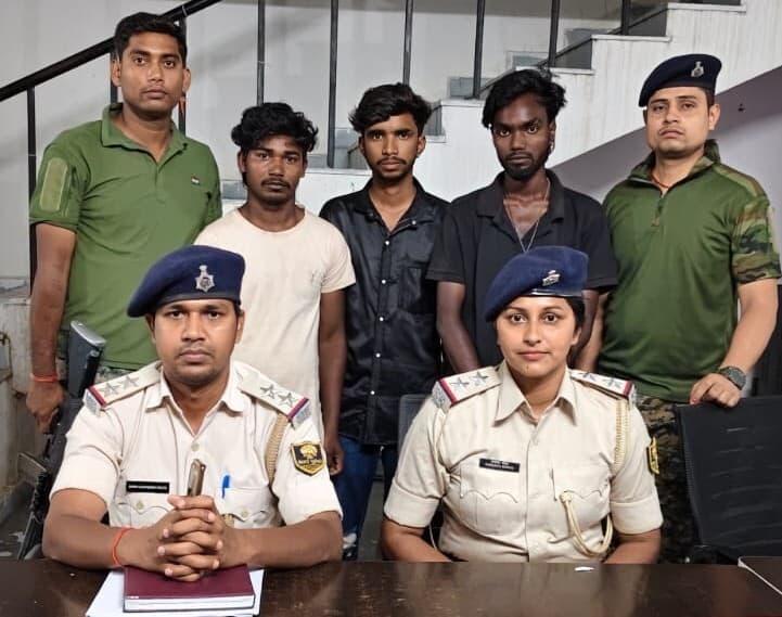 चोरी की दो बाइक के साथ चार आरोपित गिरफ्तार