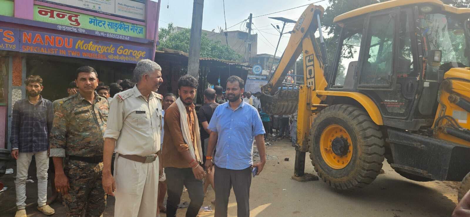 कुड़वाटांड बाजार में 50 से अधिक दुकानों के सामने से हटे अस्थायी कब्जा