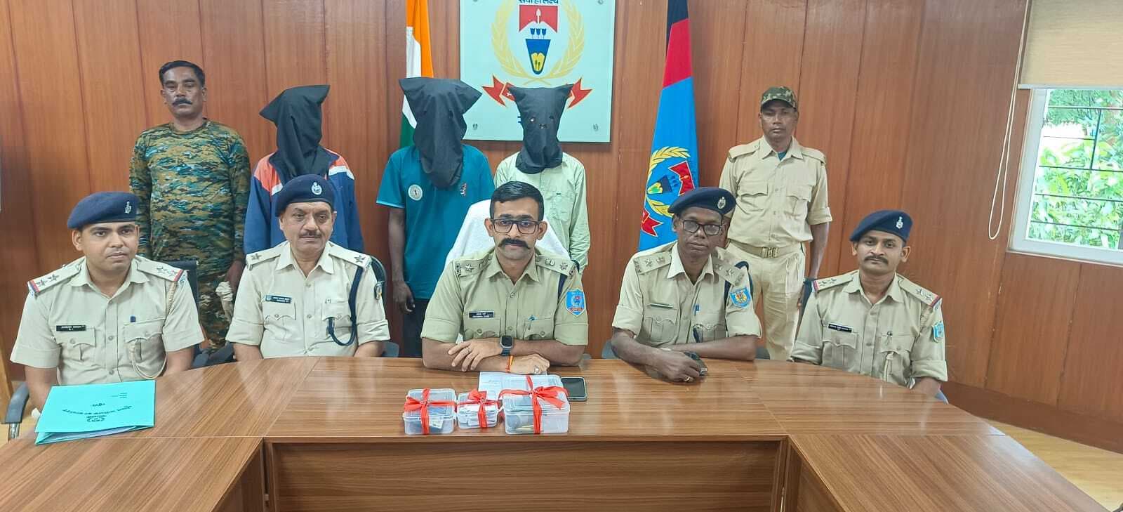 पीएलएफआइ के तीन उग्रवादी गिरफ्तार