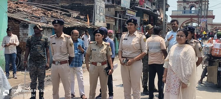गिद्धौर बाजार में अतिक्रमण पर चला प्रशासन का बुलडोजर