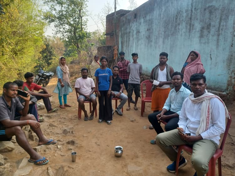 गंझू परिवार की बच्चियों का नहीं हो रहा नामांकन